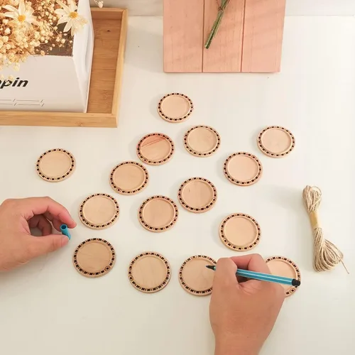 Vista 5 de Juego de 20 piezas de 2.16 pulgadas de madera natural sin terminar, preperforadas con agujero, círculos de madera para manualidades, decoración