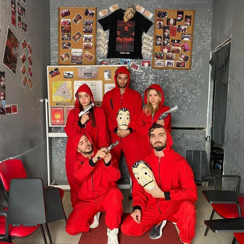 Vista 5 de Enccfoeo Disfraz de Halloween para hombre, overol rojo de dinero para adultos, traje de cosplay de ladrón de gángsteres con accesorios y máscara
