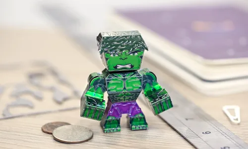 Vista 5 de Fascinations Metal Earth Legends Marvel Hulk 3D Kit de modelo de metal