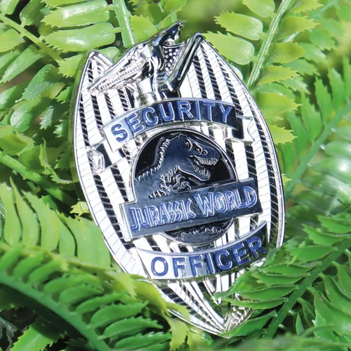 Vista 3 de Fanattik Jurassic World Edición Limitada Réplica Insignia de Seguridad