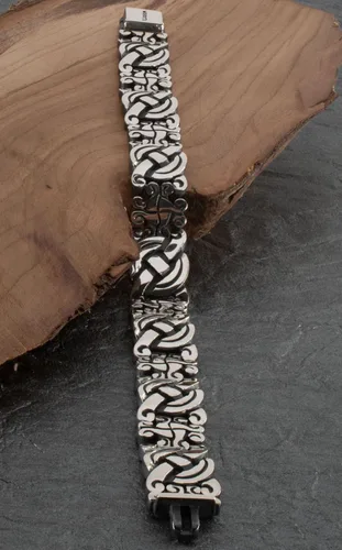 Vista 4 de LUXIUM Pulsera Maya hecha a mano de plata de ley 925 maciza con un acabado ennegrecido y pulido