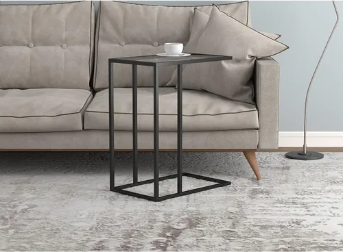 Vista 4 de Safdie & Co. Mesa de acento 19L de cristal en forma de C de metal negro, transparente