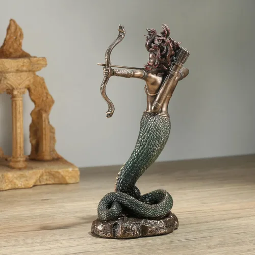 Vista 4 de Veronese Design 6 1/8 pulgadas Furioso Medusa Shooting Flecha Resina Escultura Bronce Final