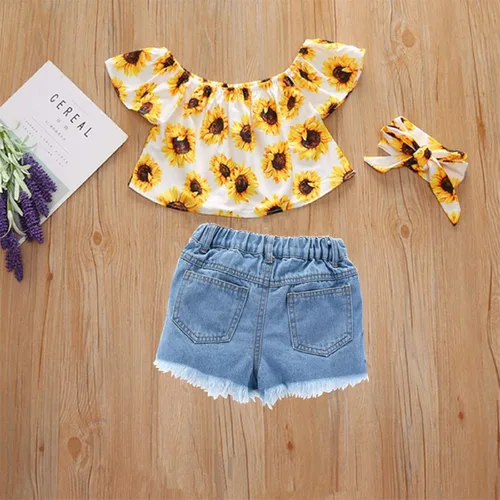 Vista 3 de Conjunto de 2 piezas de verano para niños pequeños con hombros descubiertos encaje floral con pantalones cortos rasgados pantalones de mezclilla