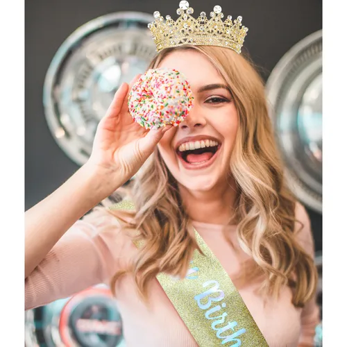 Vista 4 de Aprince Corona de plata para mujer, corona de reina y corona de cumpleaños, Metal