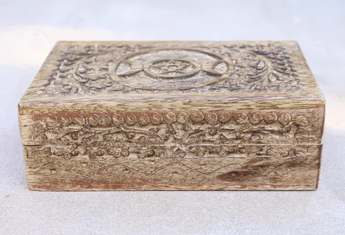 Vista 5 de DharmaObjects Triple Moon - Caja de almacenamiento de madera tallada a mano para joyería (luna triple, grande)
