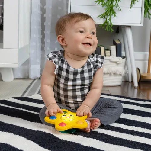 Vista 6 de Baby Einstein Exploradores Oceánicos Estrella Brillante y Pop, Estrella de Mar Sensorial Iluminada, Juguete de Succión para Silla Alta, para Bebés