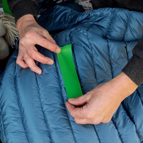 Vista 9 de GEAR AID - Cinta adhesiva resistente Tenacious de 3 x 20 pulgadas para reparación de tela y vinilo, repara rápidamente agujeros y desgarros en Coyote