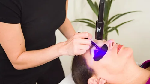 Vista 8 de Existing Beauty Lámpara UV para extensiones de pestañas, luz UV con control de pedal de pie, mejora la longevidad de las pestañas, para técnicos