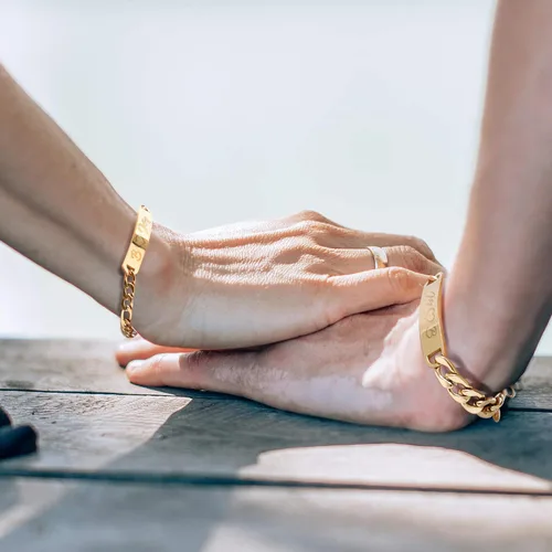 Vista 5 de Pulseras personalizadas chapadas en oro de 18 quilates para parejas, grabados personalizados, con nombre y identificación, juego a juego