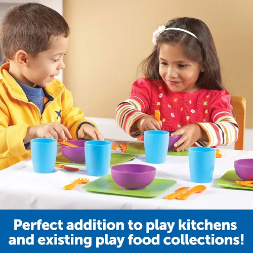 Vista 4 de Recursos de aprendizaje New Sprouts Serve It! Set de vajilla, Interacciones sociales tempranas, 24 piezas, Edades 2+ Accesorios de cocina Play