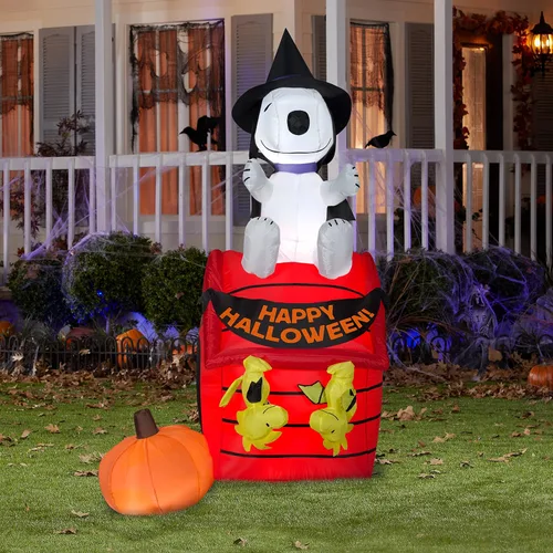 Vista 2 de Gemmy Airblown Snoopy - Casa de Halloween con LED cacahuetes, 6 pies de alto, multicolor