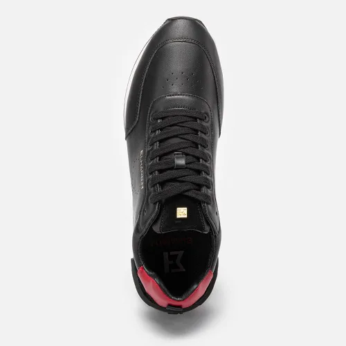 Vista 4 de El SJ600 es un zapato deportivo con clase. Su diseño, las perforaciones en el lateral y su cuero de napa lo convierten en un zapato deportivo