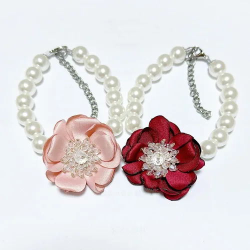 Vista 5 de Collar de perlas para perros y gatos pequeños con flores de cristal y corbatín de terciopelo, 2 piezas, ajustable y hecho a mano, Terciopelo