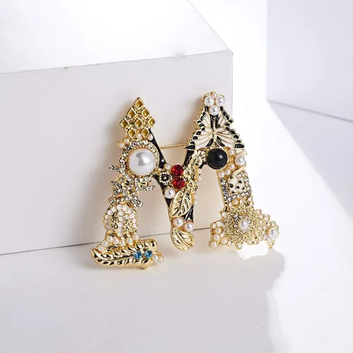 Vista 2 de RINHOO Broche con inicial de perlas, broche de cristal A-Z, 26 letras del alfabeto, broche esmaltado colorido, alfiler, joyería para regalo de mujer