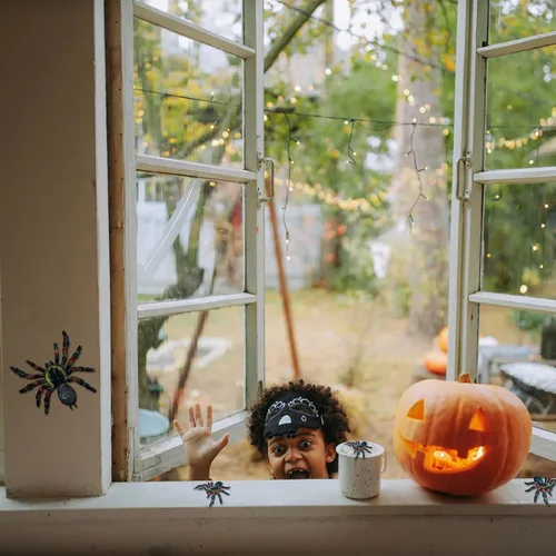 Vista 5 de Uelfbaby Araña realista gigante, araña falsa, modelo de acción, figuras de juguete de insectos realistas, accesorios de broma de Halloween