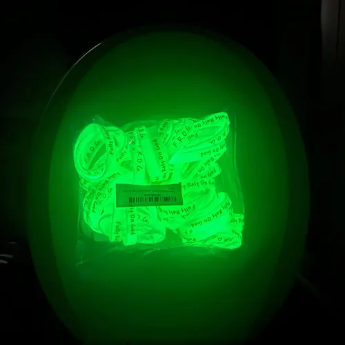 Vista 3 de Biblebanz F.R.O.G. Pulseras que brillan en la oscuridad – Pulseras totalmente confiadas en Dios (paquete de 50) pequeñas de 7 pulgadas