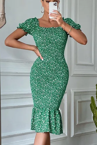 Vista 4 de PRETTYGARDEN - Vestido midi ajustado floral de verano para mujer, vestido de cóctel de sirena con dobladillo con volantes y manga corta abullonada