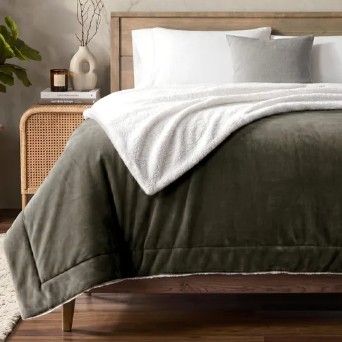 Vista 2 de DEZ FURNISHINGS Velvet Sherpa Blanket, Throw 50" x 60", Silver Gray Gris plateado