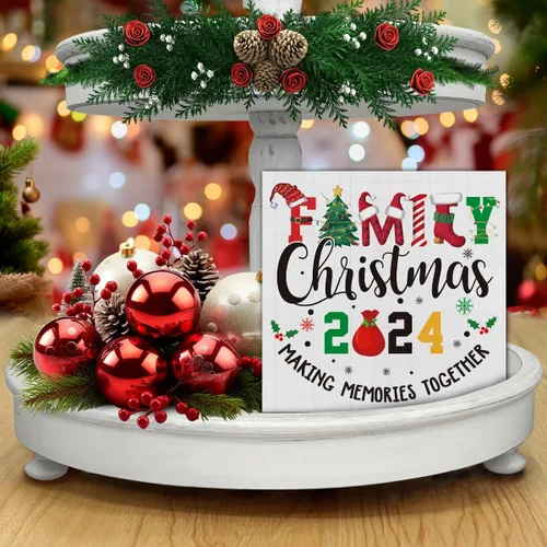Vista 7 de Señal de madera de Navidad 2024 para el hogar, decoración familiar, decoración de mesa de Navidad de 5 x 5 pulgadas