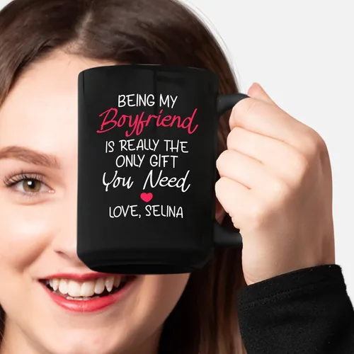 Vista 3 de Taza de cerámica personalizada con nombre de novio, Being My Boyfriend Is Really The Only Gift You Need Cups, tazas personalizadas para novio o él