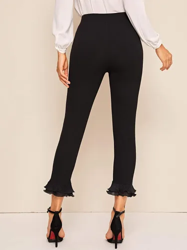 Vista 2 de WDIRARA Pantalones cortos elásticos de cintura con volantes y dobladillo sólido, pantalones elegantes para mujer