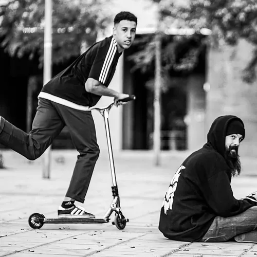 Vista 4 de Soporte universal para scooter que se adapta a la mayoría de scooters (scooters profesionales de acrobacias), para ruedas de scooter de Negro