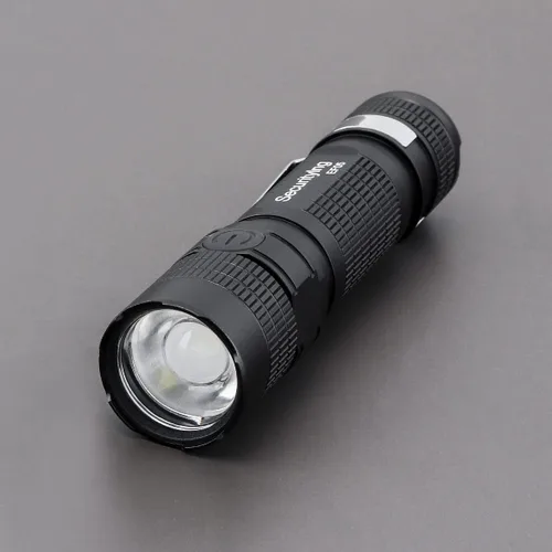 Vista 8 de SecurityIng EF05 Linterna magnética EDC recargable USB-C, 887 lúmenes, 5 modos de zoom, IPX-6 resistente al agua, mini linterna LED con clip, cable