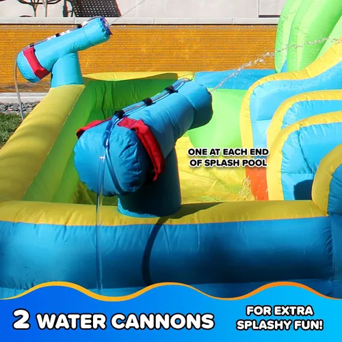 Vista 2 de Mi primer tobogán inflable de agua Sportspower, picos gemelos