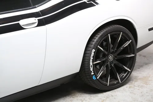 Vista 5 de Tire Stickers Mopar con logotipo M – Letras permanentes con pegamento en neumáticos fabricadas en Estados Unidos con pegamento y limpiador