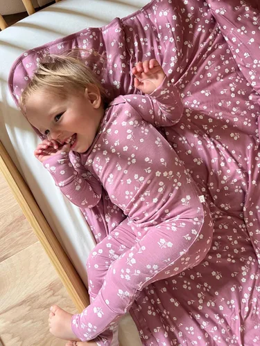 Vista 27 de GUNAMUNA Pijama unisex convertible ultrasuave para bebé, mameluco con cremallera para pañales, recién nacido a 24 meses