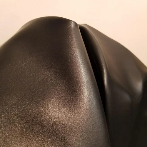 Vista 66 de NAT Leathers™ Cuero sintético sintético suave de piel sintética vegana marrón bellota (aprobado por PETA Vegano) por The Yard Piel sintética