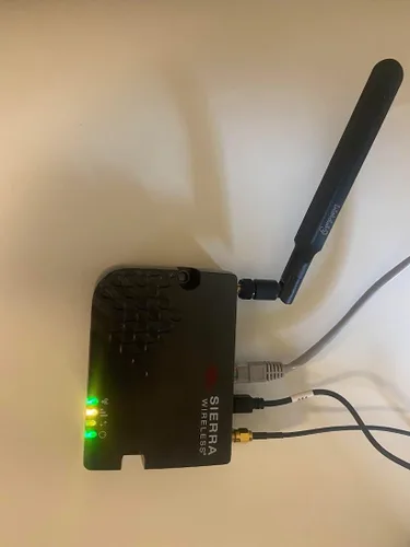 Vista 7 de El adaptador de corriente de CA CompuPort cuenta con una salida de 12 V CC y un conector Molex de 4 pines, lo que lo hace adecuado para una gama