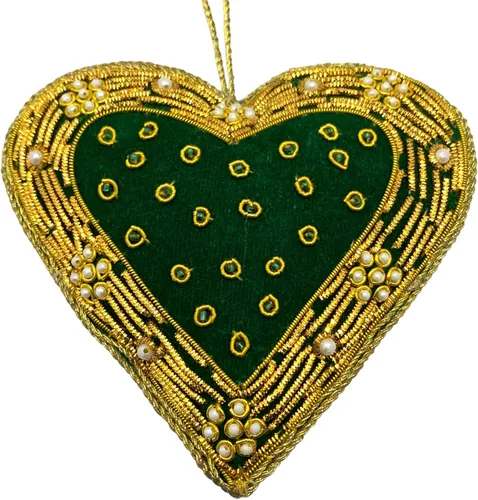 Vista 3 de Adorno de Navidad adornado con corazón verde, bordado Zari Zardozi dorado con cuentas y perlas de imitación, bolsa de presentación