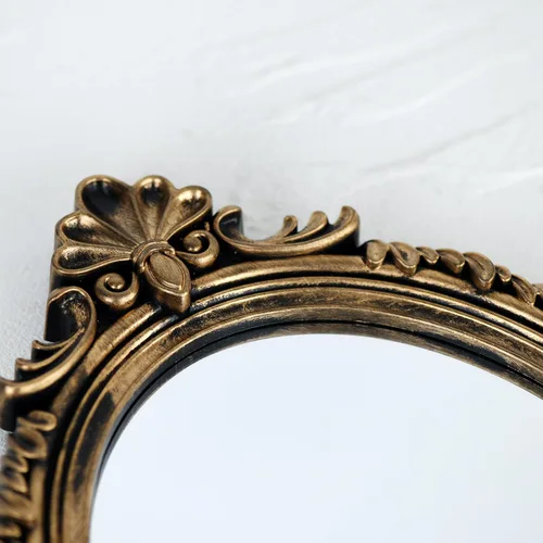 Vista 4 de Espejo de maquillaje ovalado de plástico dorado vintage (bronce, 11 x 7 pulgadas)