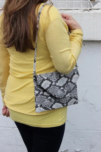 Vista 6 de LONI Bolso de embrague de piel de serpiente falsa con estilo grande para mujer
