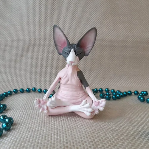 Vista 4 de Estatua de gato meditante de resina de 5.1 in, figura de gato sin pelo, escultura de animales de gato, escultura de animales de gato, medita