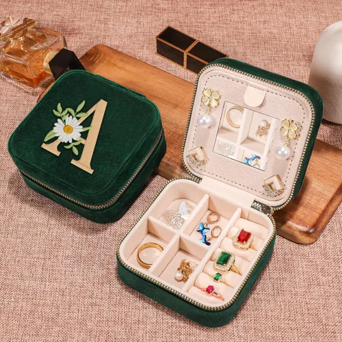 Vista 3 de GSPY Joyero de viaje de terciopelo, estuche de viaje pequeño, joyero personalizado con inicial, organizador de joyas de viaje, regalos de monograma