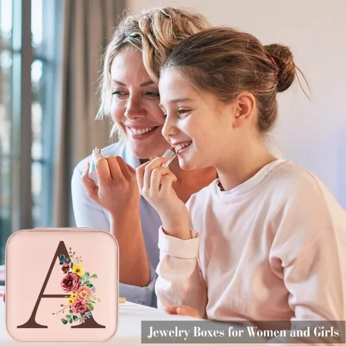 Vista 5 de Parima Joyero de viaje para joyas Pequeñas cajas de joyería con iniciales, organizador de joyas, regalos de Navidad para mujeres, mamá, amigas