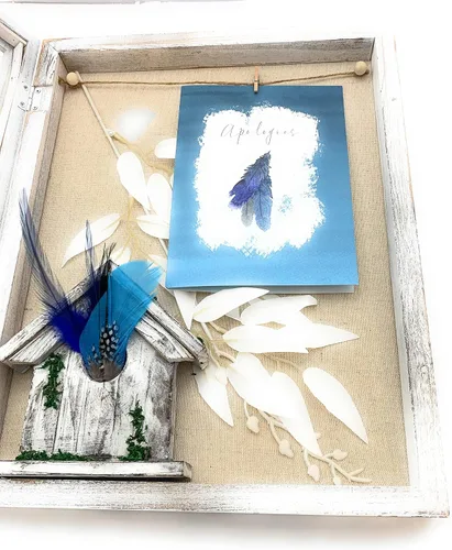 Vista 4 de Smiling Wisdom - Tarjeta de felicitación de disculpas y plumas que simbolizan disculpas y perdón - Hombres Mujeres Pareja Familia - Pluma azul