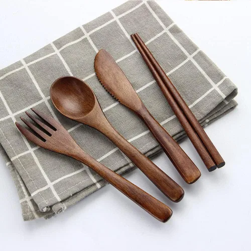 Vista 4 de Juego de cubiertos de madera portátiles para viajes y campamento, juego de 4 piezas con cuchara de madera reutilizable, tenedor, cuchillo y palillos