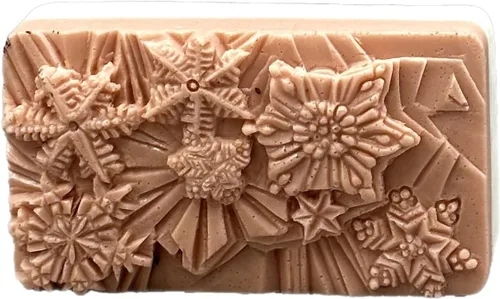 Vista 4 de Juego de 4 moldes de silicona para jabón navideño: bola, corona de Navidad, copo de nieve, árbol de Navidad