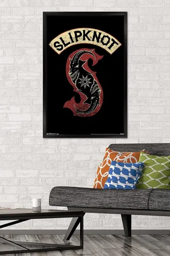 Vista 2 de Trends International Slipknot - Póster de pared de parche, 22.375 x 34 pulgadas, versión enmarcada en negro Versión con marco negro