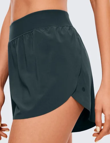 Vista 3 de CRZ YOGA Pantalones cortos deportivos de cintura media Dolphin para mujer, ligeros, con abertura alta, para gimnasio, entrenamiento, con forro