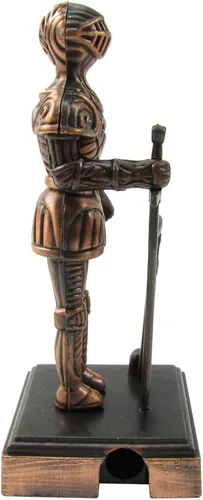 Vista 4 de Treasure Gurus 1:16 - Sacapuntas miniatura de cuerpo completo con espada de metal