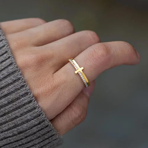 Vista 2 de Angyape Anillo de cruz dorada con texto en inglés "To My Daughter, Pray On It", Whenever You Feel Overwhelmed, Always Remember To Stack, Anillo