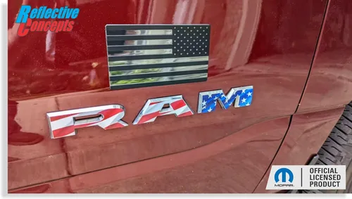 Vista 5 de Reflective Concepts 2019-2026 Adhesivos de calcomanías para emblemas de puerta RAM - (Color: Bandera Americana)
