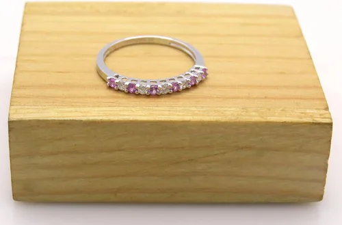 Vista 3 de Dazzlingrock Collection Anillo de boda apilable de oro de 10 quilates con diamante blanco redondo y zafiro rosa para mujer