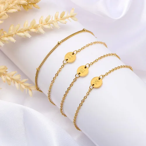 Vista 6 de Gold Initial Bracelets for Women Dainty Gold Filled Layered Beaded Letter Initial Bracelet Personalized 26 Alphabet Disc Trendy Monogram Charm