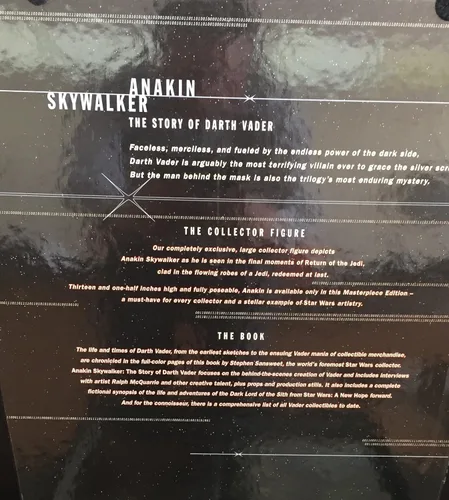 Vista 3 de Anakin Skywalker con libro de tapa dura Star Wars Masterpiece Edition